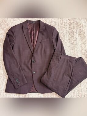 jf j.ferrar Men's Maroon Plaid Two-Piece Suit